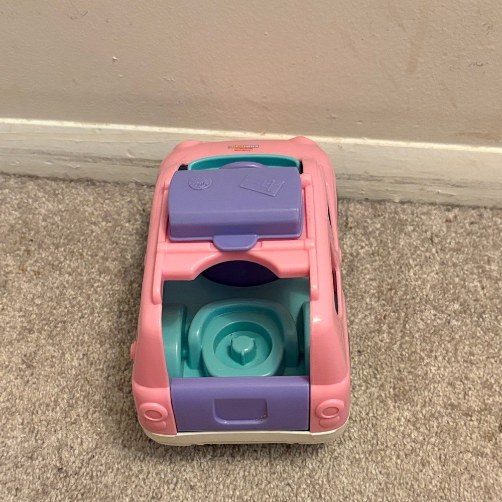 Fisher Price Little People Pink Ride-On Toy Car with 4 little people - Picture 5 of 9